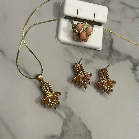 Coral and gold Jewelry Set - Picture 9 of 10